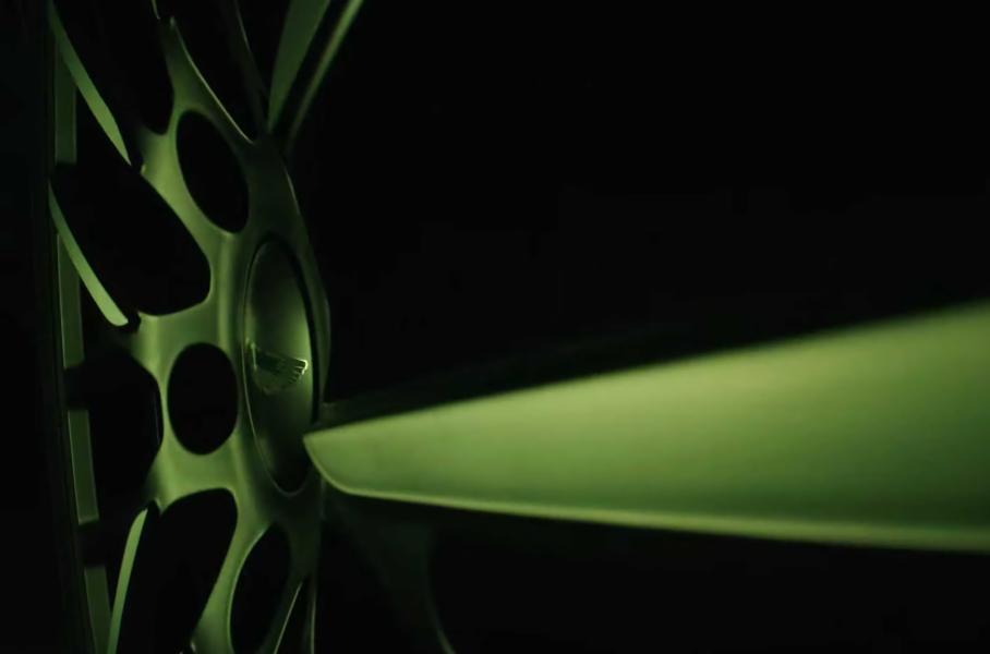 Aston Martin показал тизер «самого мощного в мире люксового кроссовера»