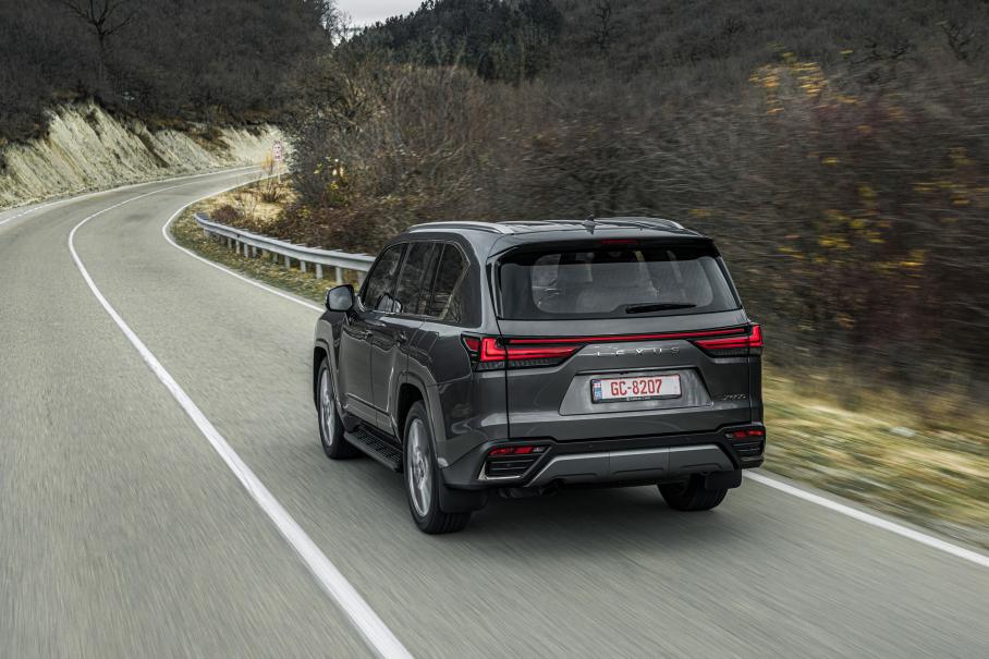 Тест нового Lexus LX: дорогой Land Cruiser 300 или нечто большее?