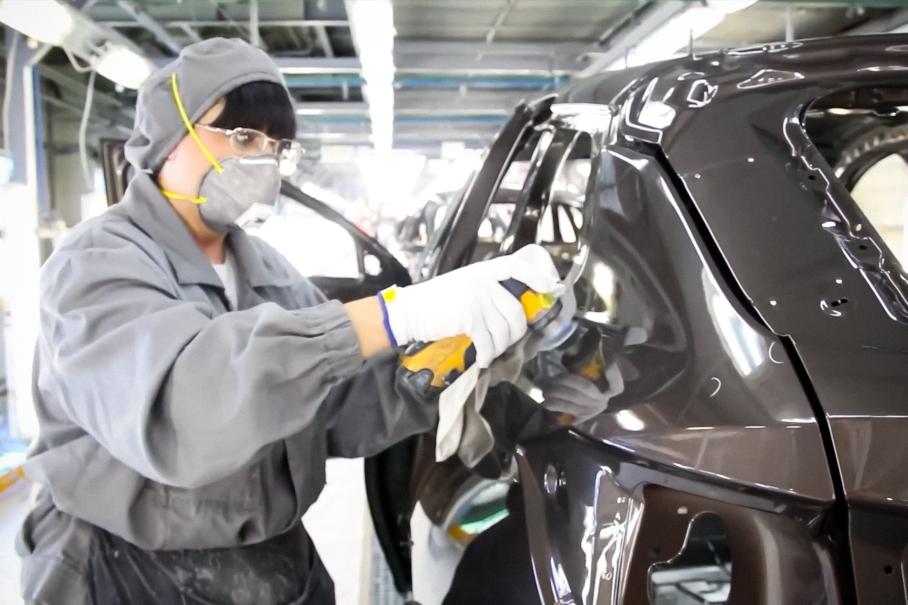 Видео: как на АвтоВАЗе устраняют дефекты лакокрасочного покрытия на Lada Vesta