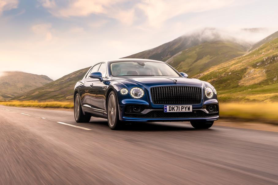 Bentley запустила экскурсию по Великобритании на собственных автомобилях. Четыре дня поездки обойдутся в миллион рублей