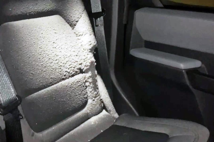 У Ford Bronco обнаружили странную проблему: салон заметает снегом