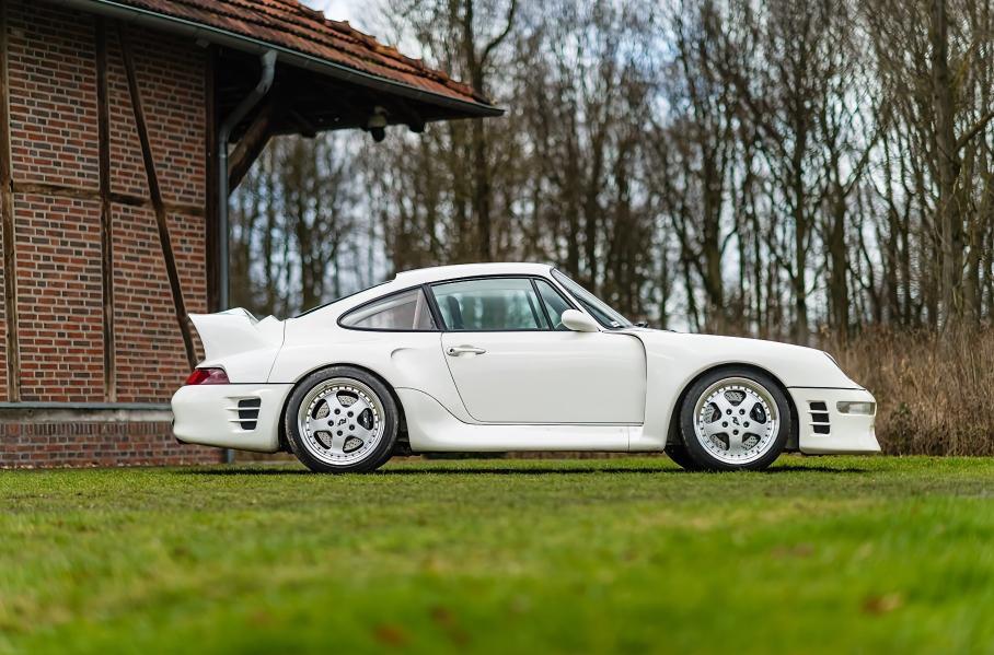 Посмотрите на единственный в своем роде RUF CTR2 White Pegasus