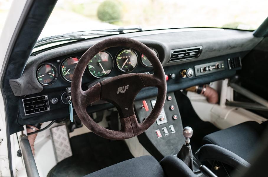 Посмотрите на единственный в своем роде RUF CTR2 White Pegasus