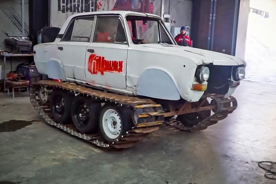 Видео: «Жигули» поставили на внедорожную гусеничную платформу