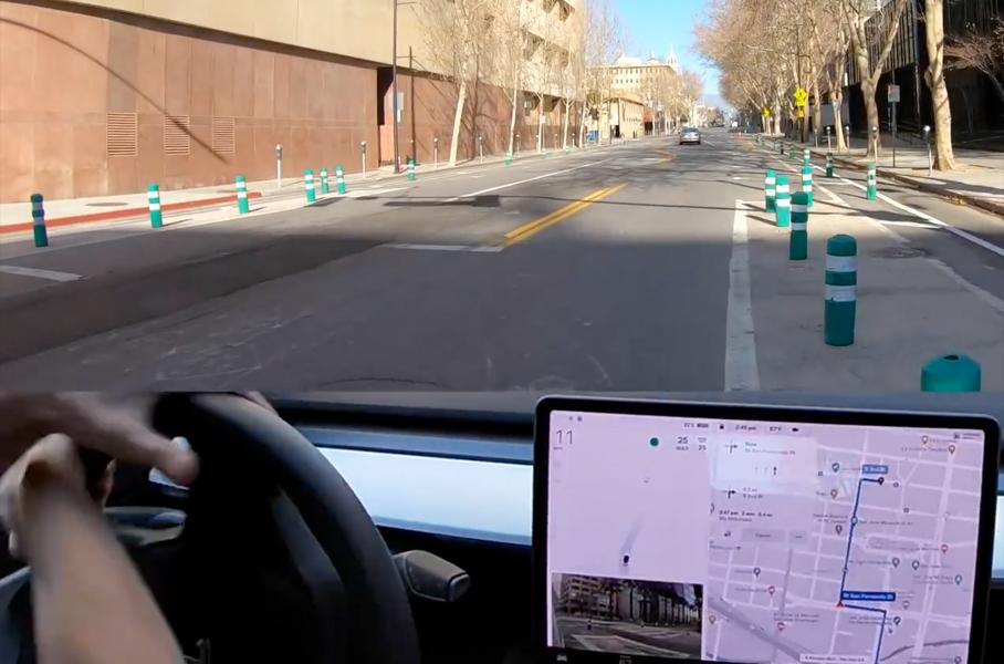 Tesla попала в очередную аварию во время тестирования нового автопилота