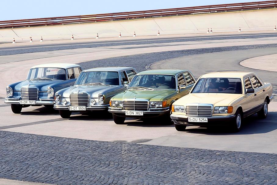 Предшественники «сто сорокового». Справа — блестящий W126