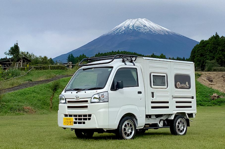 Посмотрите на автодом с полностью деревянным интерьером за 1,7 миллиона рублей