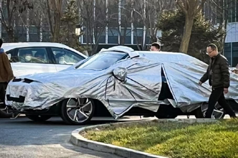 Great Wall попыталась замаскировать новый электрический седан, но не учла одну деталь