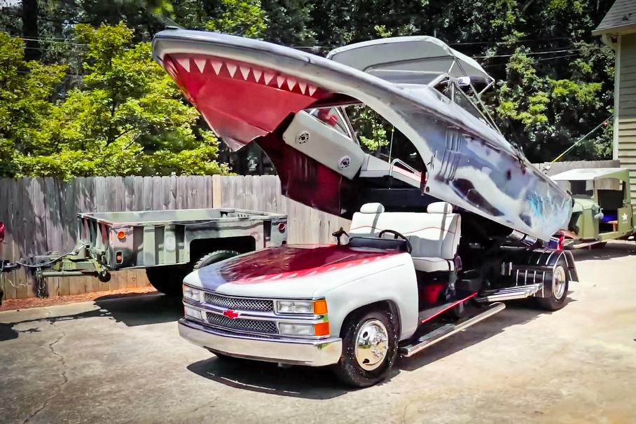 Видео: старый пикап Chevrolet превратили в «хищный» грузовик