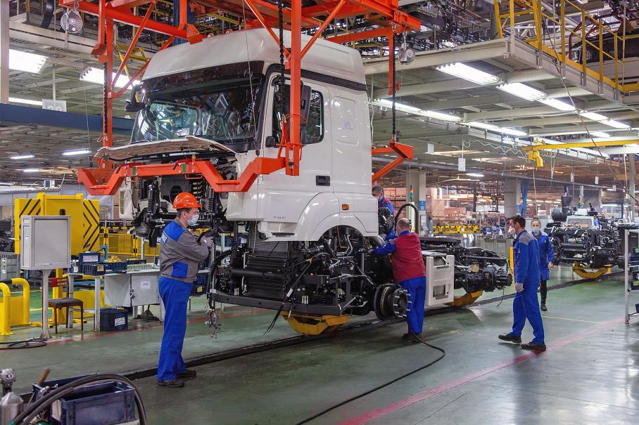Daimler приостанавливает сотрудничество с КамАЗом