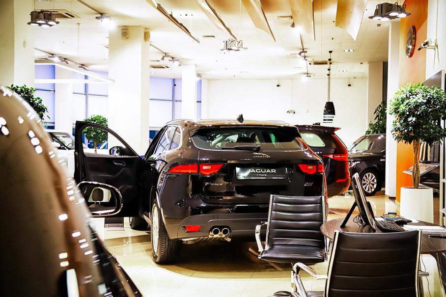 Jaguar Land Rover приостановил отгрузку машин в Россию. Теперь официально