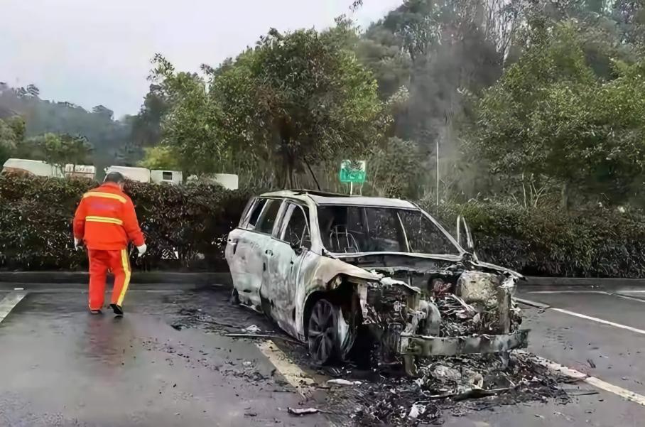 Китайские блогеры обратили внимание на частые возгорания кроссоверов Li Auto