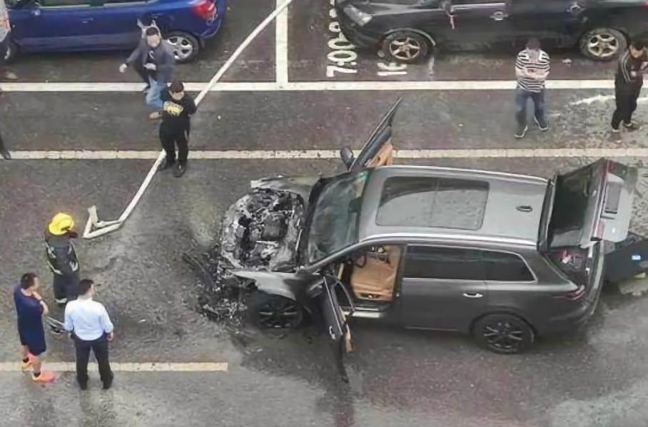 Китайские блогеры обратили внимание на частые возгорания кроссоверов Li Auto