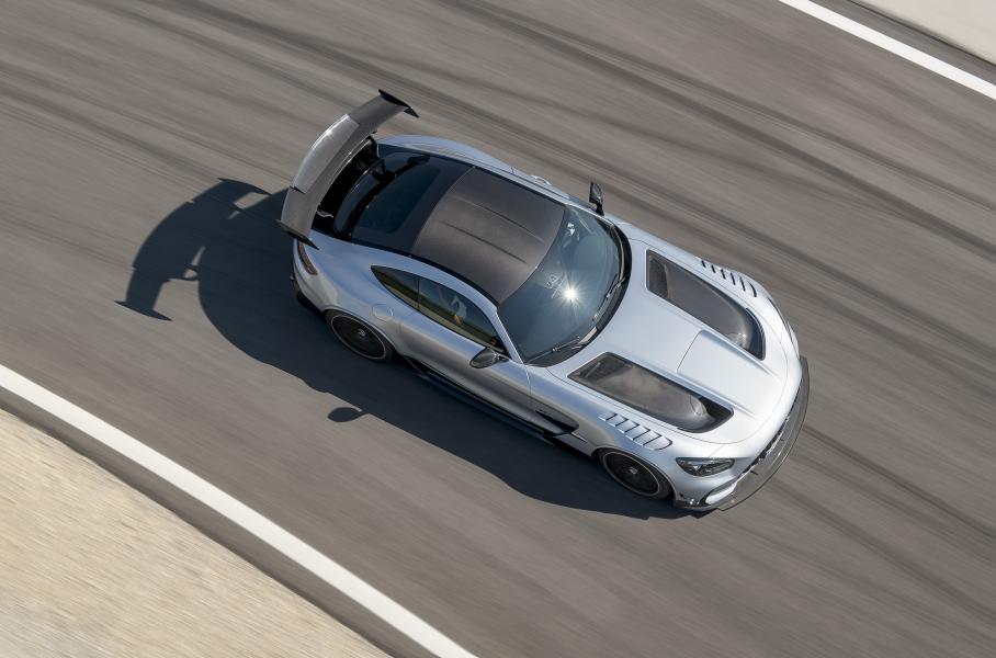 Легенды прошлого и будущего: семь выдающихся спорткаров Mercedes-Benz