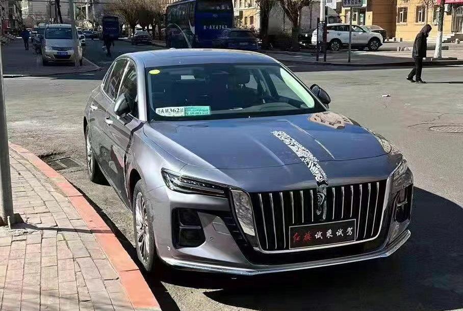 Рассекречен «младший» седан китайского аналога бренда Aurus