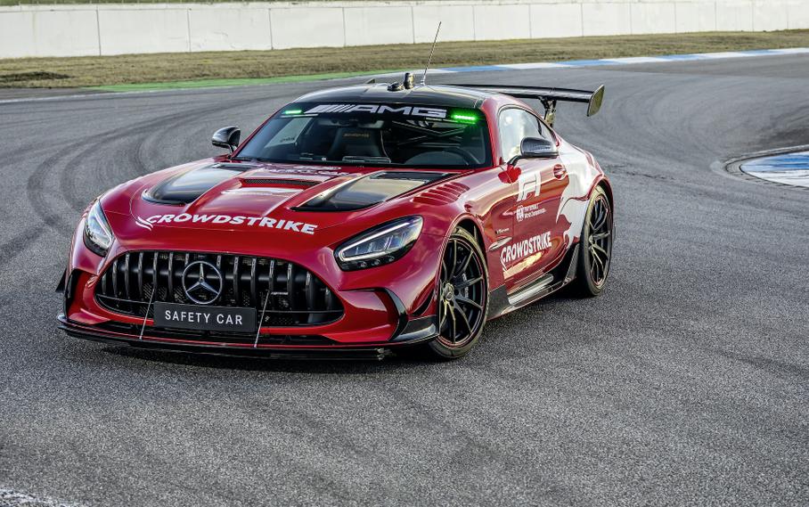 Формула-1 взяла на работу Mercedes-AMG GT Black Series