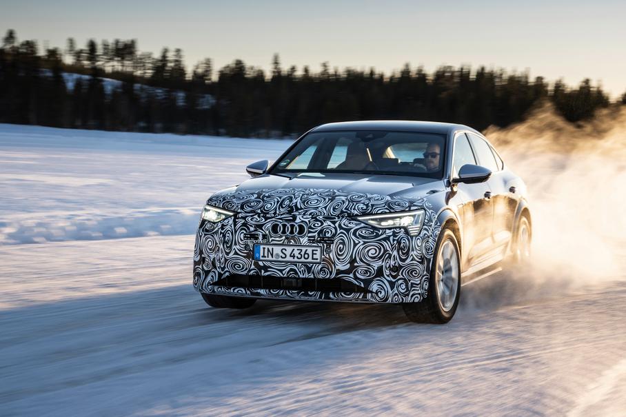 Видео: обновленный Audi e-tron S Sportback испытывают шведскими морозами