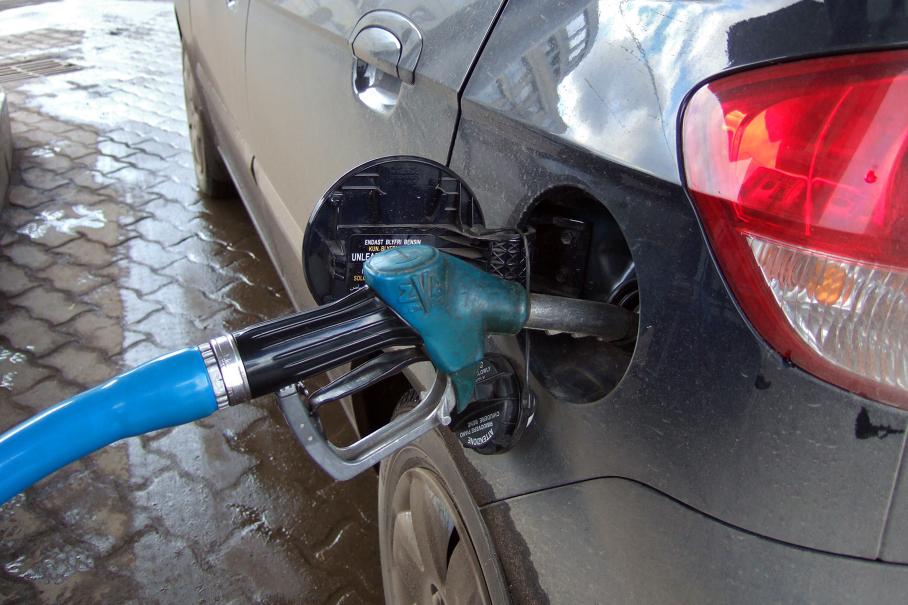 В российских регионах дешевеют бензин и дизель