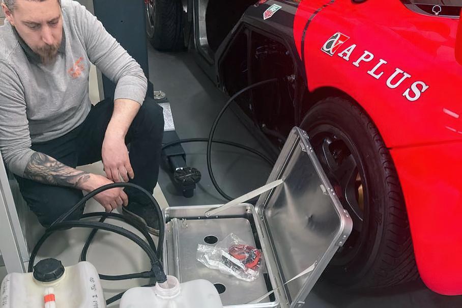 Суперкар McLaren F1 GTR случайно заправили дизелем