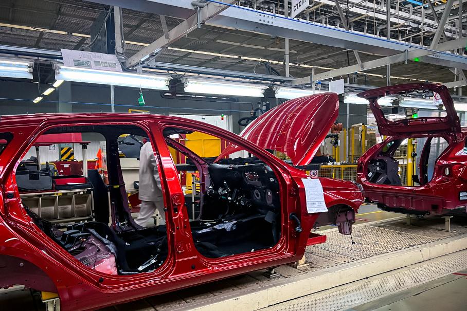 Сборка Lada Vesta возобновляется, а Granta отправляется в простой