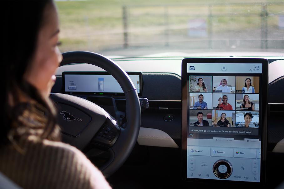 Из электрокаров Ford можно будет вести видеоконференции