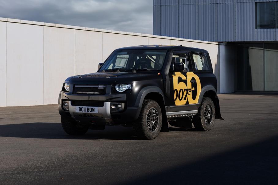 Посмотрите на раллийный Land Rover Defender с ливреей, посвященной Джеймсу Бонду
