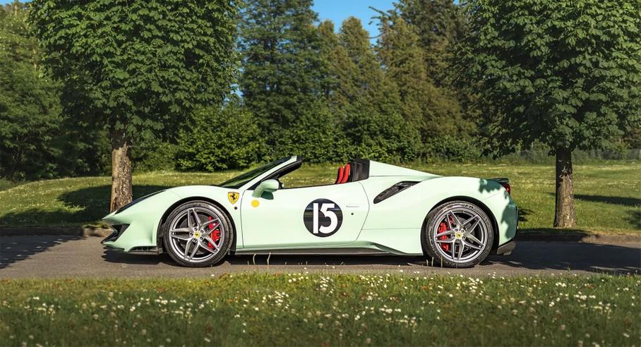 Ferrari 488 Pista Spider посвятили спорткару Стирлинга Мосса