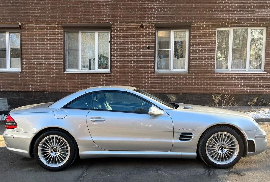 В Москве продают новый родстер Mercedes-Benz 2002 года выпуска