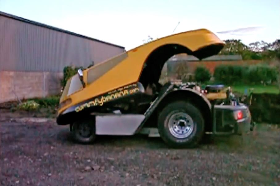 Посмотрите на газонокосилку с V8 и сиденьями от McLaren F1