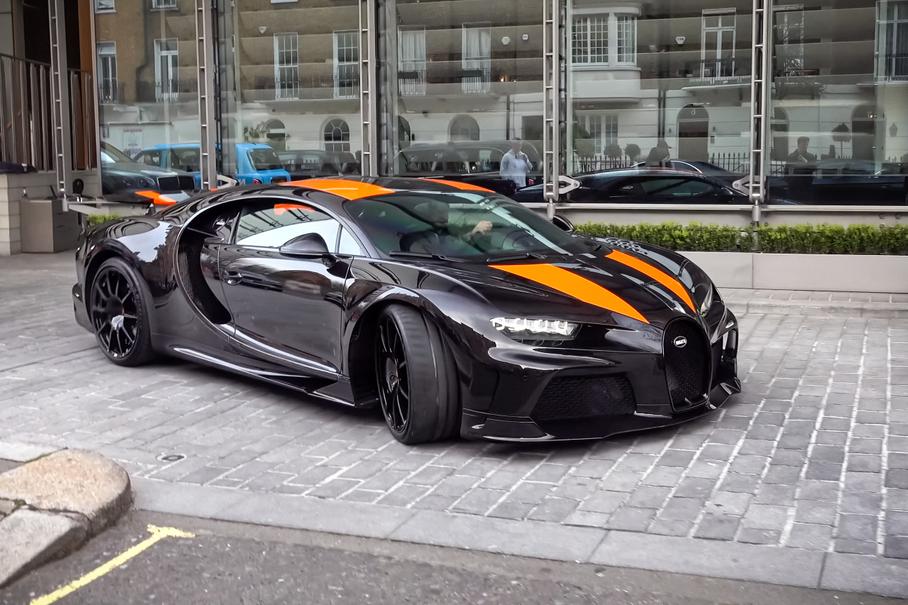 Видео: редчайший Bugatti Chiron Super Sport 300+ на обычной городской парковке