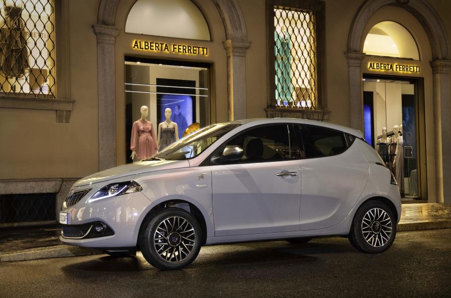 Lancia выпустит три электрокара и перейдет на вторсырье