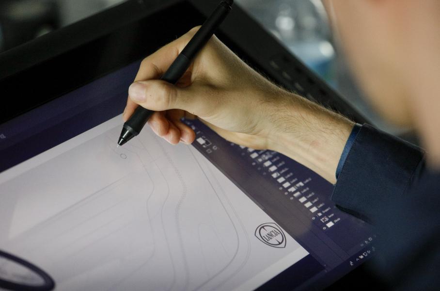 Lancia выпустит три электрокара и перейдет на вторсырье