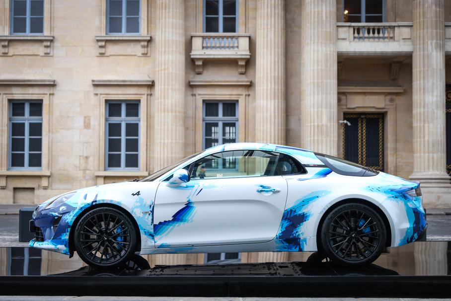Искусственный интеллект превратил Alpine A110 в арт-кар