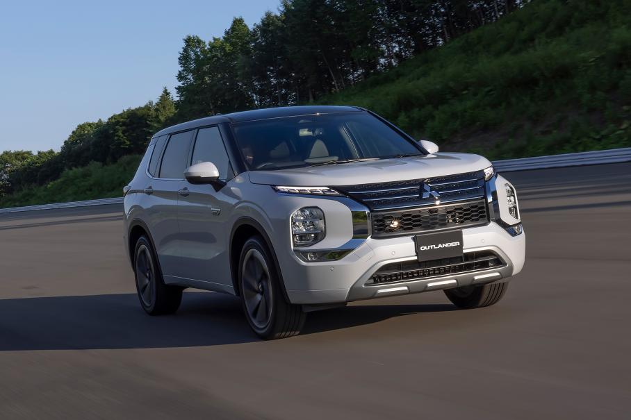 Видео: новый Mitsubishi Outlander разбили в ходе краш-теста