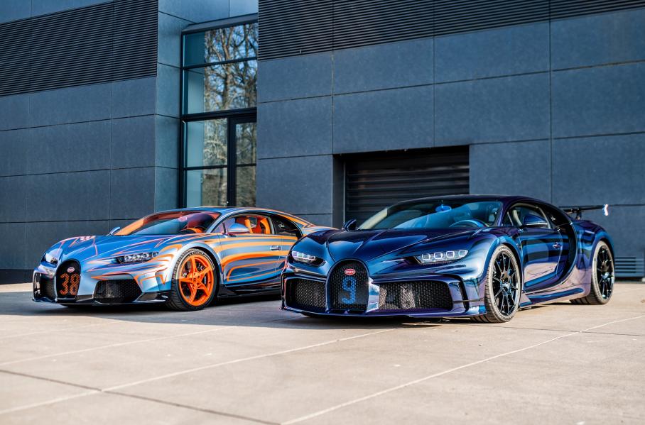 Bugatti показала два уникальных Chiron