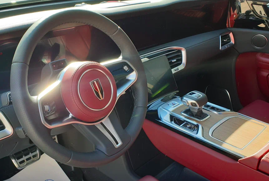 Китайский аналог Rolls-Royce на батарейках продали в России за 15 миллионов рублей