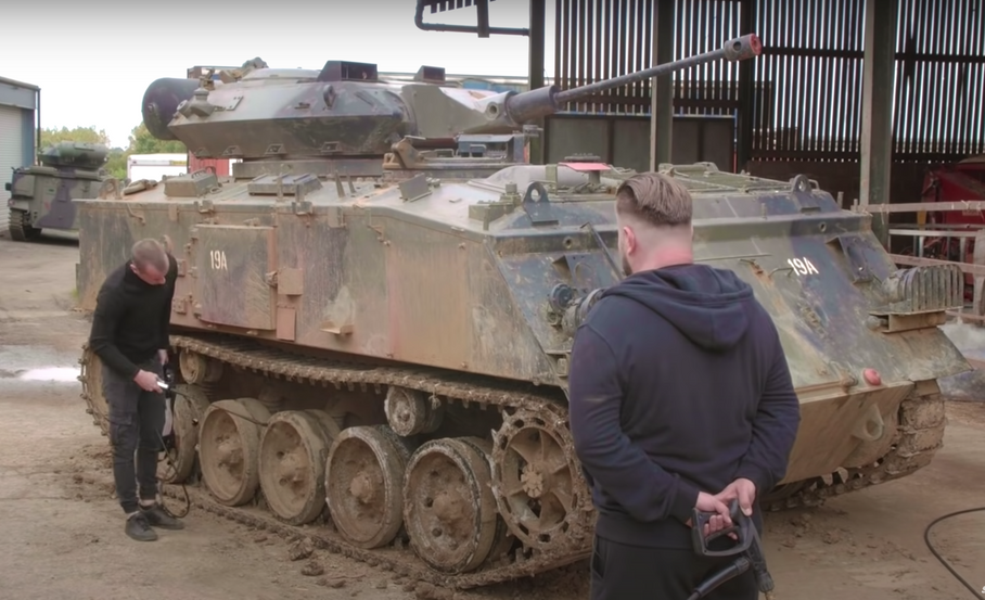 Посмотрите на детейлинг настоящего бронетранспортёра