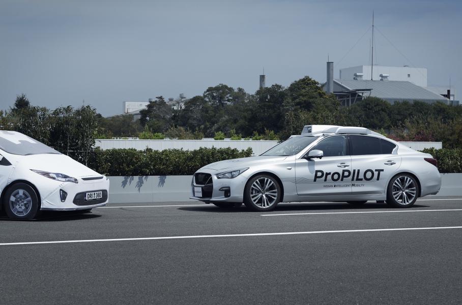 Автомобили Nissan научатся избегать нестандартных аварий