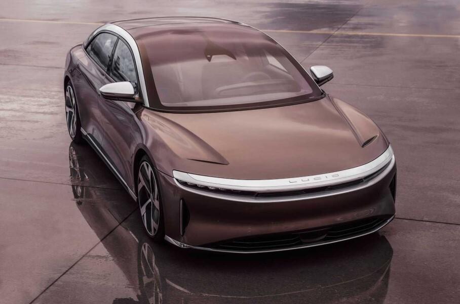 Lucid Air за 13 миллионов рублей сгорел дотла во время перевозки
