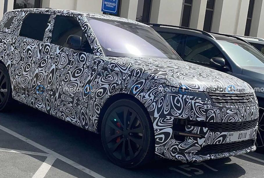 Появились шпионские фотографии нового Range Rover Sport SVR