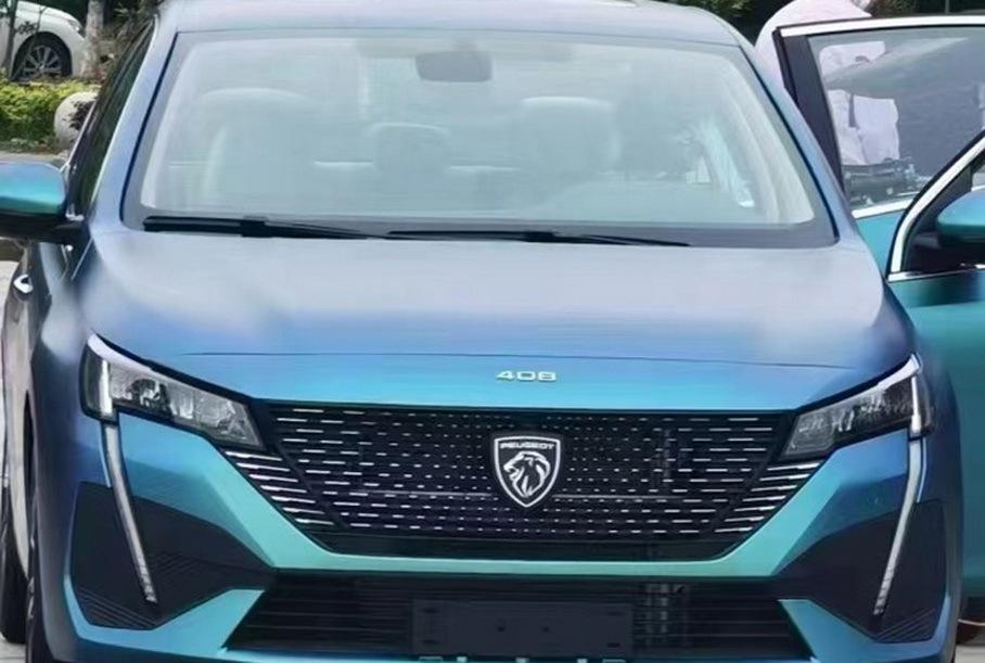 Новый седан Peugeot 408 полностью рассекречен