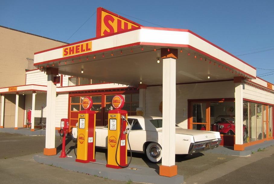 В США рекордно выросли цены на бензин и дизельное топливо