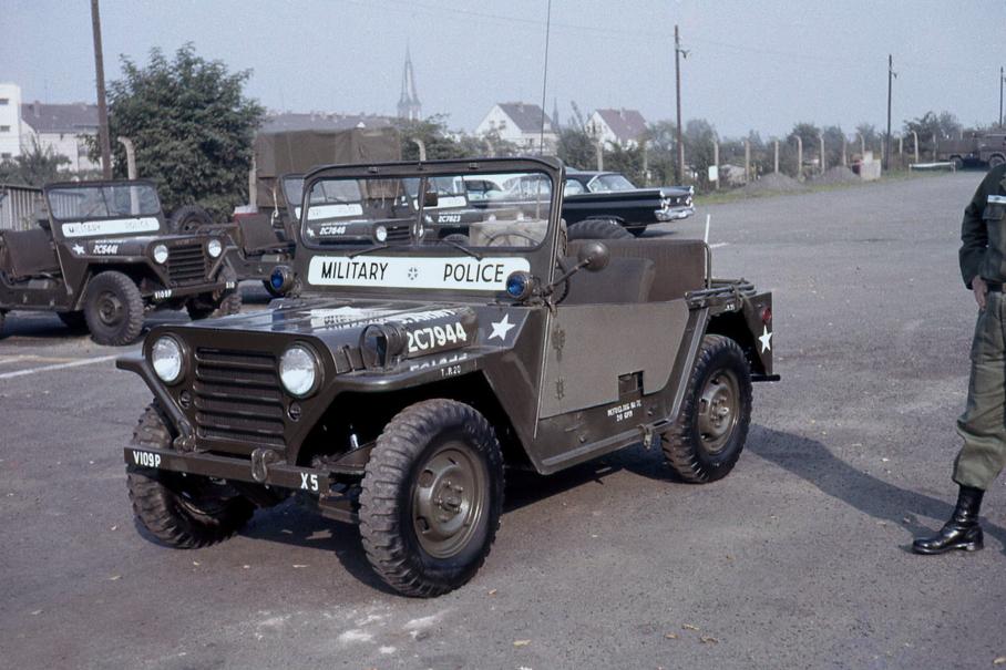 Внешне новый внедорожник Ford был почти неотличим от классического «Виллиса» — его выдавала лишь радиаторная решётка с горизонтальными прорезями. Официально машина получила в армии обозначение MUTT («Military Utility Tactical Truck», «военный вспомогательный тактический грузовик»), но в обиходе военные продолжали называть его «Jeep»