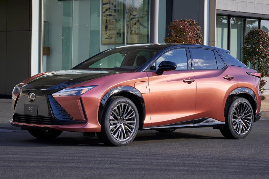 Запрет на ввоз новых машин в Россию ударил по продажам Lexus