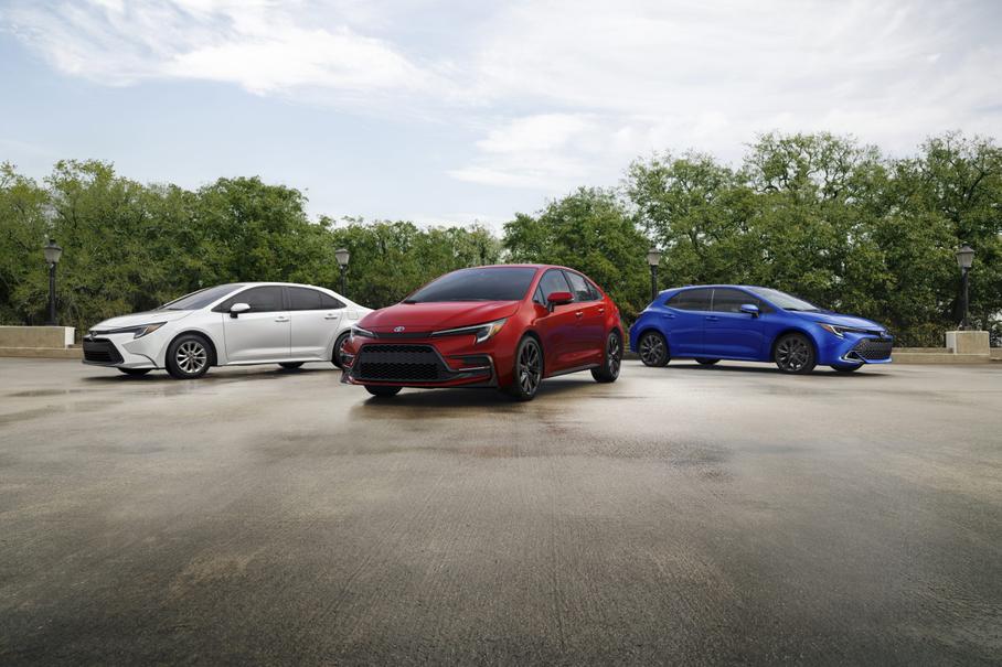 Toyota Corolla обновилась и стала полноприводным гибридом