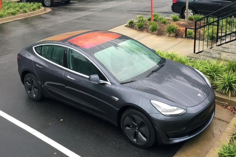 Электрокары Tesla научатся автоматически закрывать окна в дождь