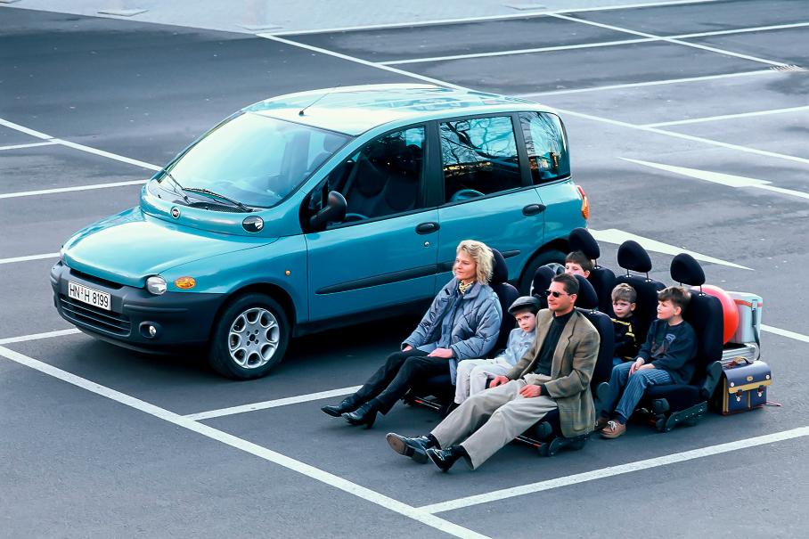 Длина «Мультиплы» — 3994 мм, она на 15 сантиметров короче современного ей Volkswagen Golf IV