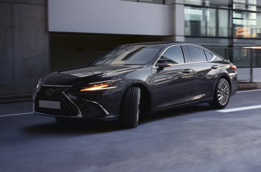 Lexus ES научили понимать голосовые команды на 19 языках