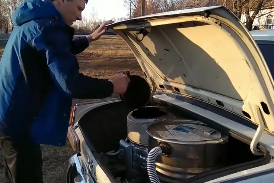 Украинский изобретатель построил автомобиль, работающий на дровах