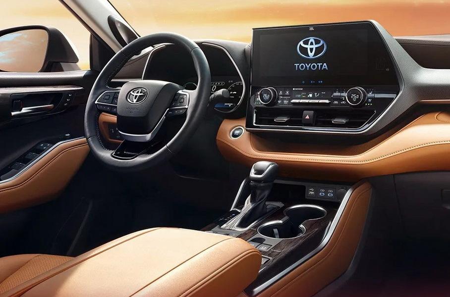 Интерьер обновлённого китайского Toyota Highlander 380T